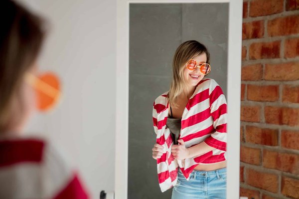 Comment créer un dressing modulable dans une chambre à coucher étroite ?